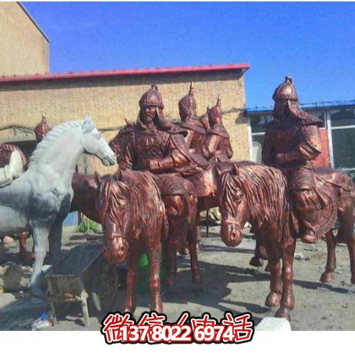 巨型騎士馬銅雕塑，點綴景區(qū)廣場