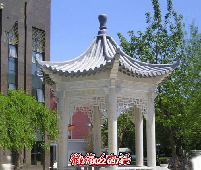 精美漢白玉鏤空涼亭，為校園休息區(qū)提供清涼休息空間