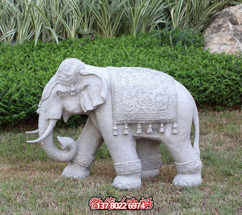漫步公園，體驗石雕大象雕塑之旅