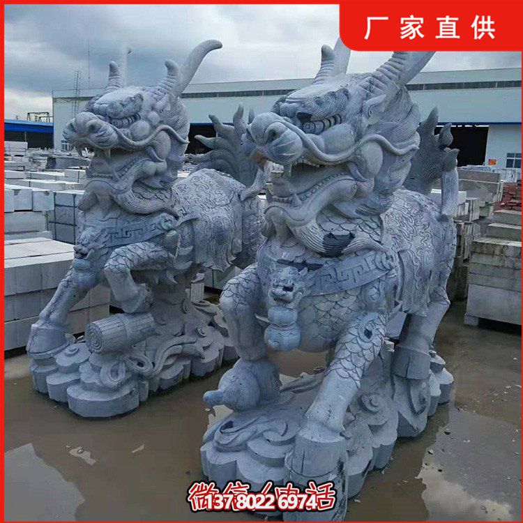青石雕刻麒麟大型雕塑，為景區(qū)墓園增添靚麗風(fēng)采