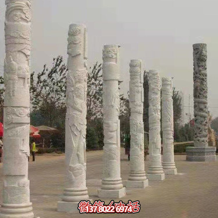 精致的大理石雕刻景觀裝飾，點(diǎn)綴廣場的文化主題
