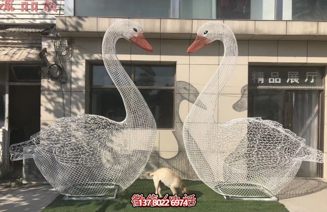 不銹鋼天鵝雕塑，給您的景區(qū)增添一抹優(yōu)雅氣息
