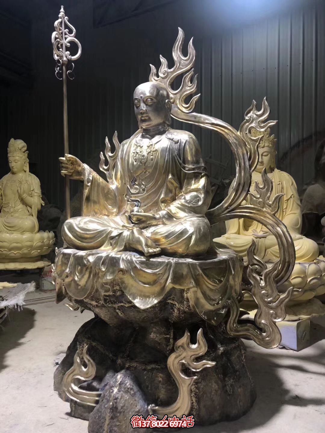 游覽地藏王大型寺廟景區(qū)，感受精美雕塑的神秘魅力