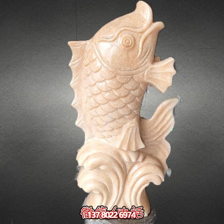 集大理石石雕、水景擺件、鯉魚雕塑于一體的精美藝術(shù)品