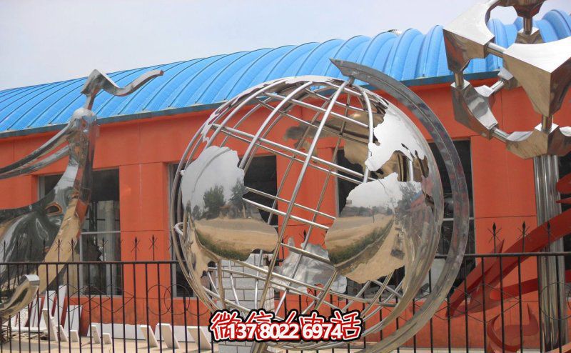白鋼鏤空地球儀雕塑，為公園增添創(chuàng)意裝飾