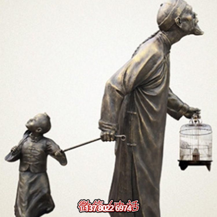 玻璃鋼仿銅雕塑，景觀遛鳥人物裝點戶外環(huán)境