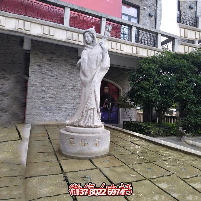 傳承歷史的美，贊美女王的神奇雕像