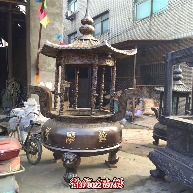 仿古寶蓋圓形香爐，擺放于寺廟、道觀等室內(nèi)
