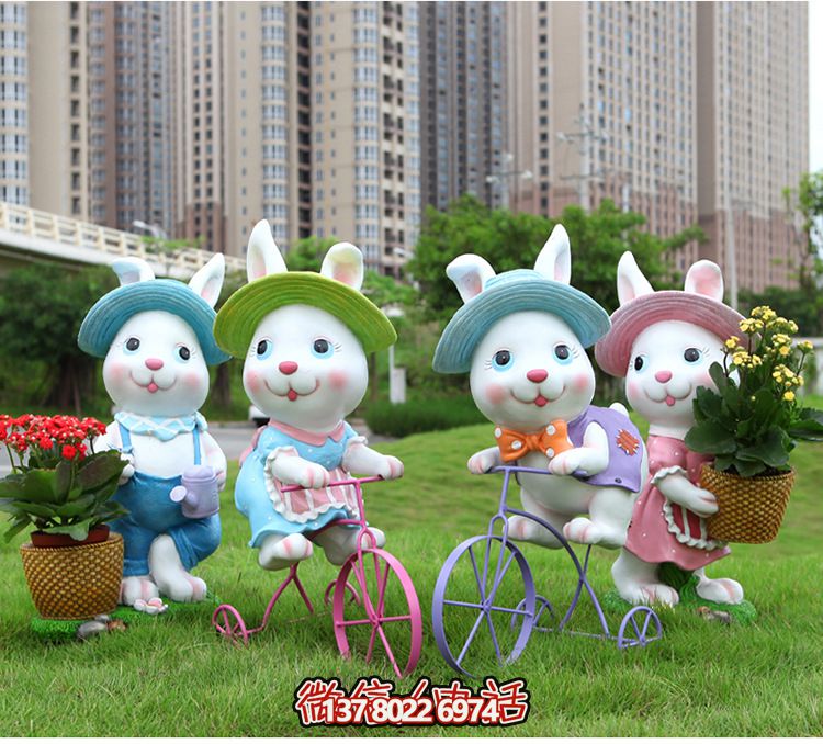 可愛兔子雕塑，為您的草坪添彩