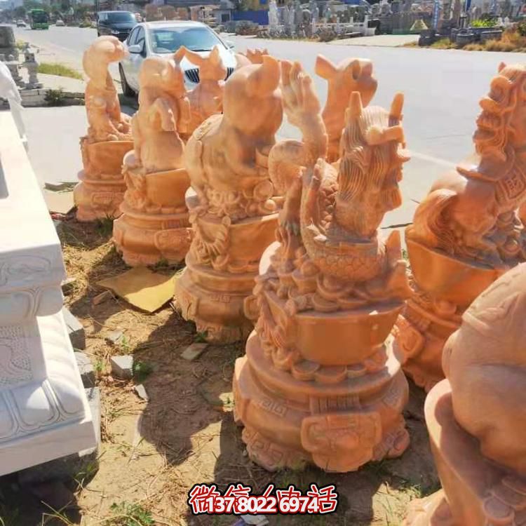 紅晚霞景區(qū)，十二生肖雕塑之旅