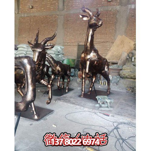 大型梅花鹿銅雕雕塑，裝點(diǎn)別墅小區(qū)