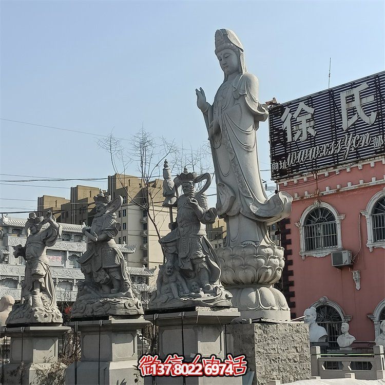 精美關(guān)公、佛像和石獅子雕刻，青石裝點(diǎn)美化廣場(chǎng)