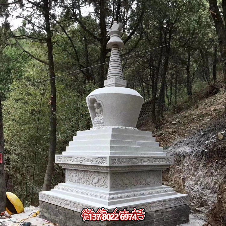 古老漢白玉石雕舍利塔，紀(jì)念古代寺廟的傳統(tǒng)藝術(shù)