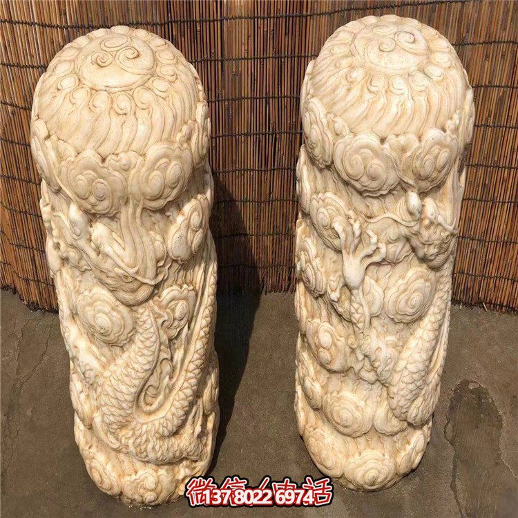 精美石柱浮雕擺件，添上龍庭院門口的濃濃文化氣息