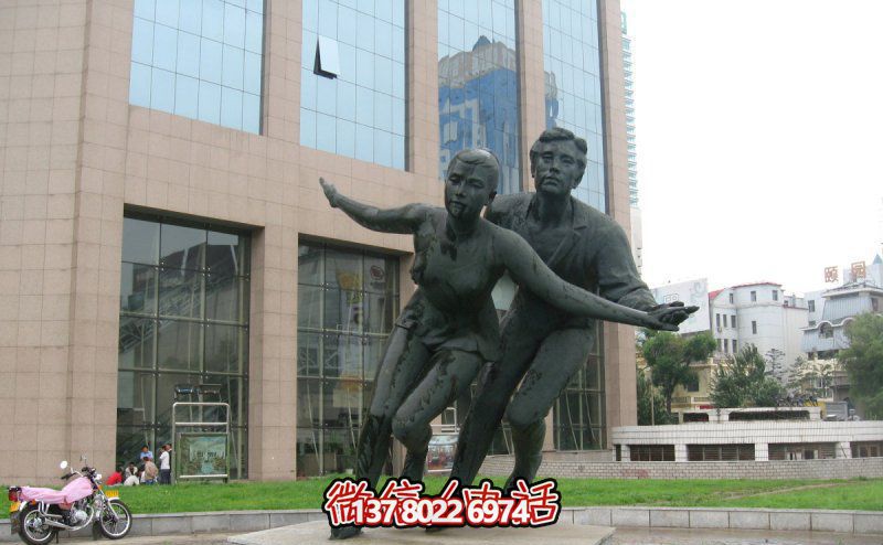 仿銅雕雙人滑冰玻璃鋼城市花園廣場(chǎng)人物裝飾 仿銅雕雙人滑冰玻璃鋼城市花園廣場(chǎng)人物裝飾
