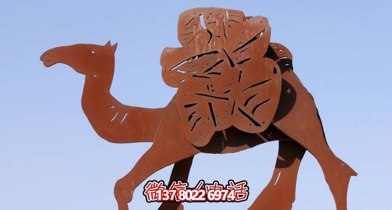 不銹鋼駱駝剪紙雕塑，點(diǎn)綴街道邊行走