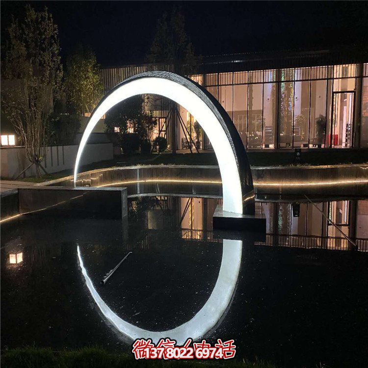不銹鋼發(fā)光圓環(huán)雕塑，點(diǎn)亮戶外園林景觀