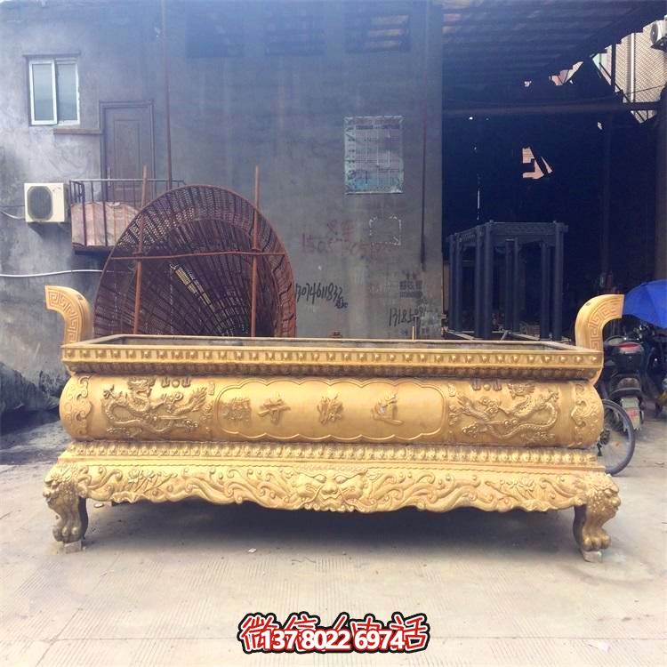 平口鍍金仿古香爐，為寺廟和戶外添彩