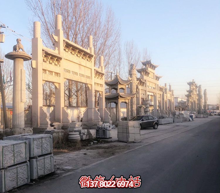大理石門牌樓，點(diǎn)綴村莊入口