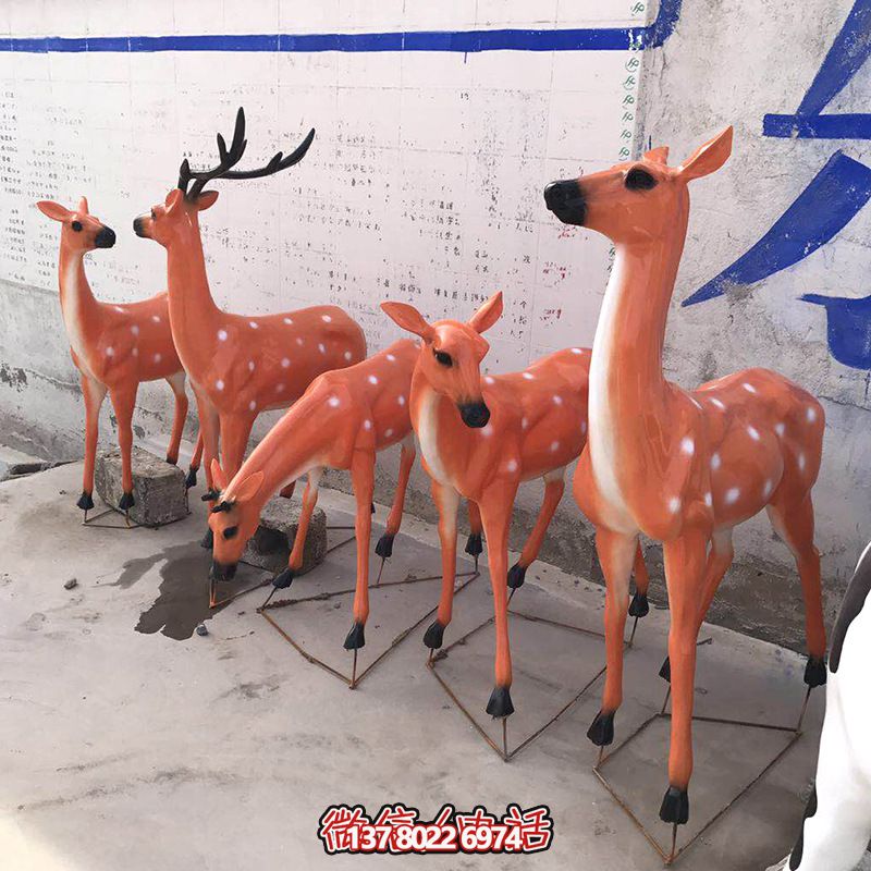 彩繪玻璃鋼雕塑鹿，靜謐優(yōu)雅完美綻放