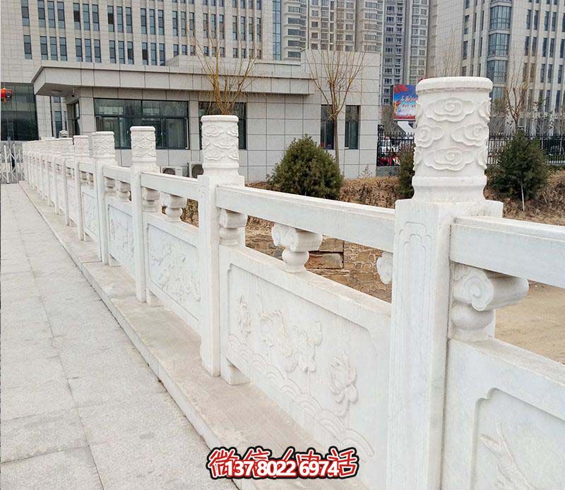 漢白玉鑲嵌欄桿扶手，點(diǎn)綴走廊裝飾，為城市花園添彩