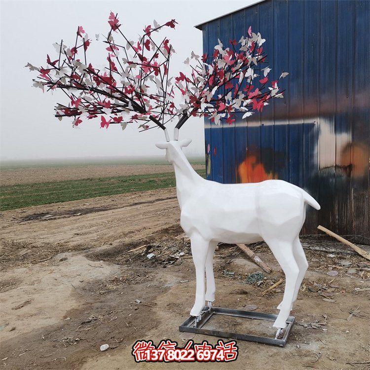 玻璃鋼雕塑梅花鹿，為戶外園林景觀增添抽象美感