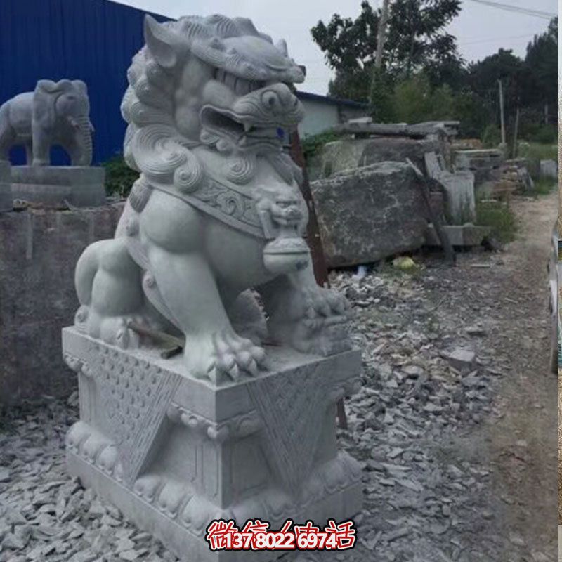 獅子雕塑鎮(zhèn)宅辟邪，美觀大方
