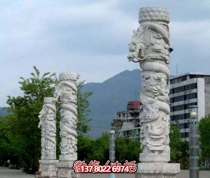 集大理石、石雕、龍柱于一體的大理景觀廣場