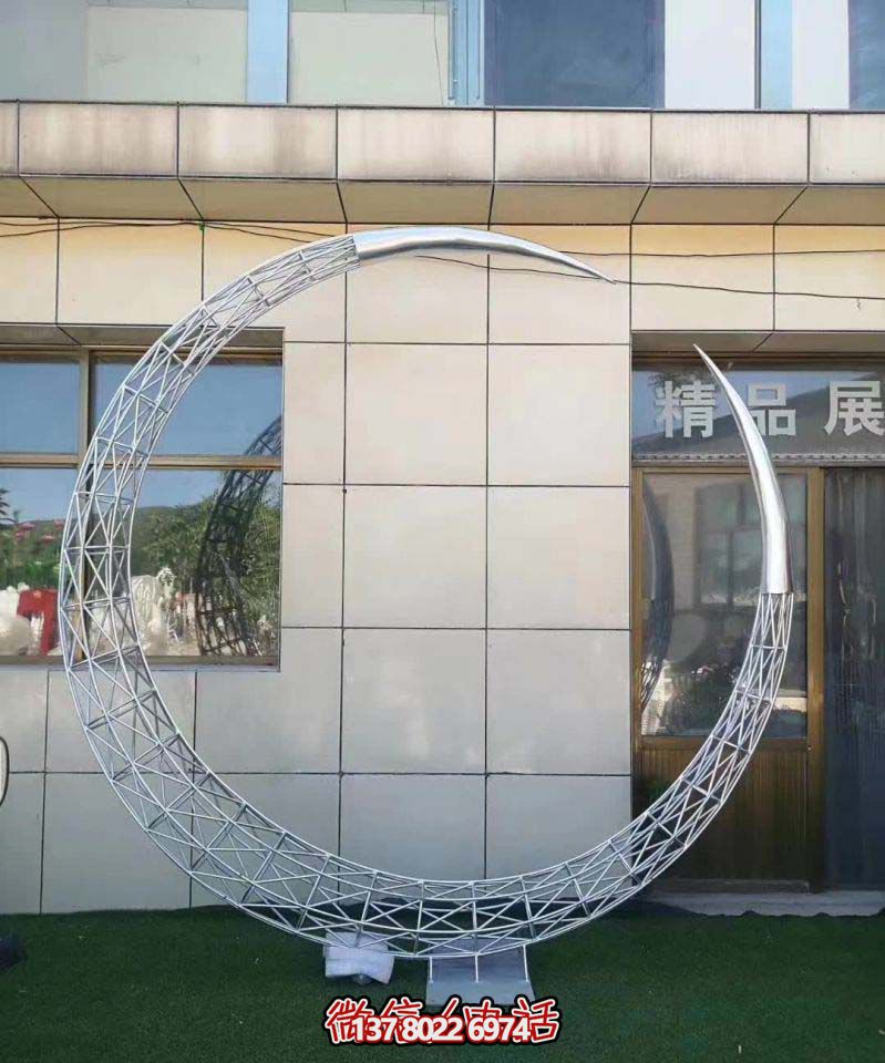 精致月亮雕塑，為您的別墅庭院增添美感