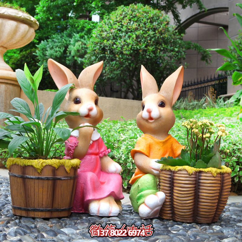 彩繪玻璃鋼兔子雕塑，點(diǎn)綴戶外公園裝飾