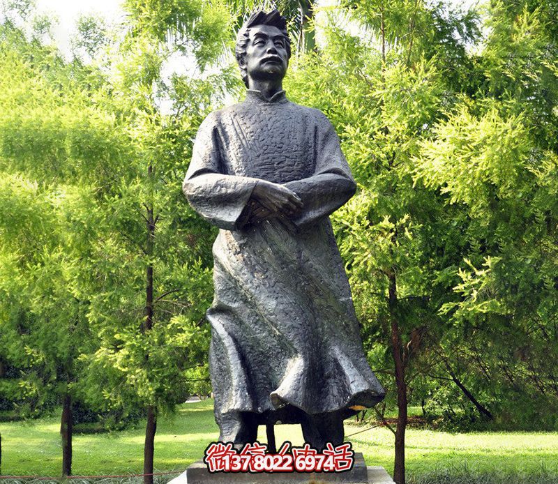 玻璃鋼魯迅人物雕塑，為公園景觀裝飾點(diǎn)綴