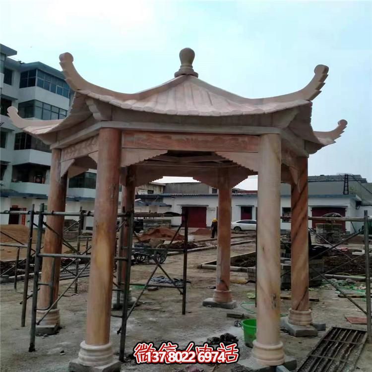 仿古涼亭，盡情欣賞晚霞染紅的美景