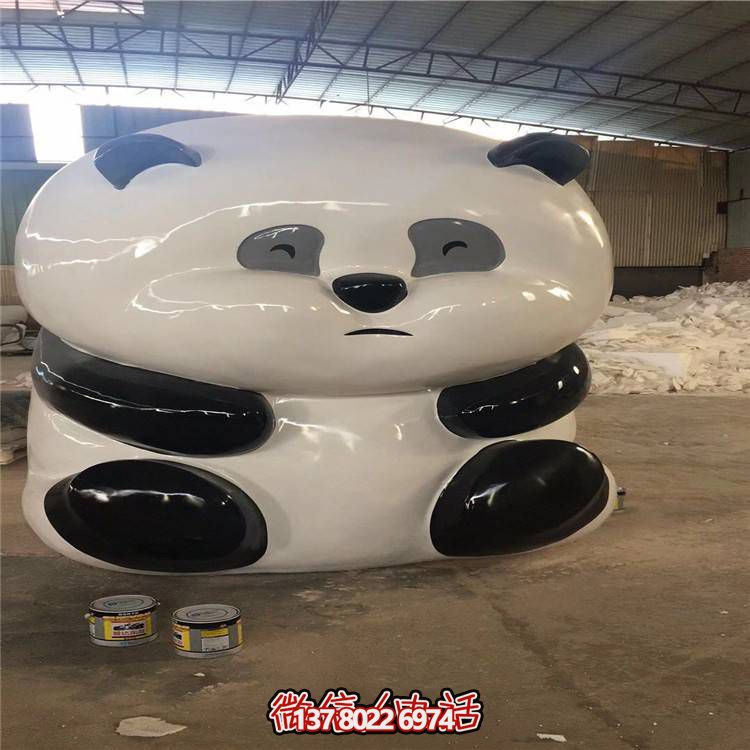 玻璃鋼雕塑熊貓公仔，環(huán)?？ㄍ〝[放裝飾商場