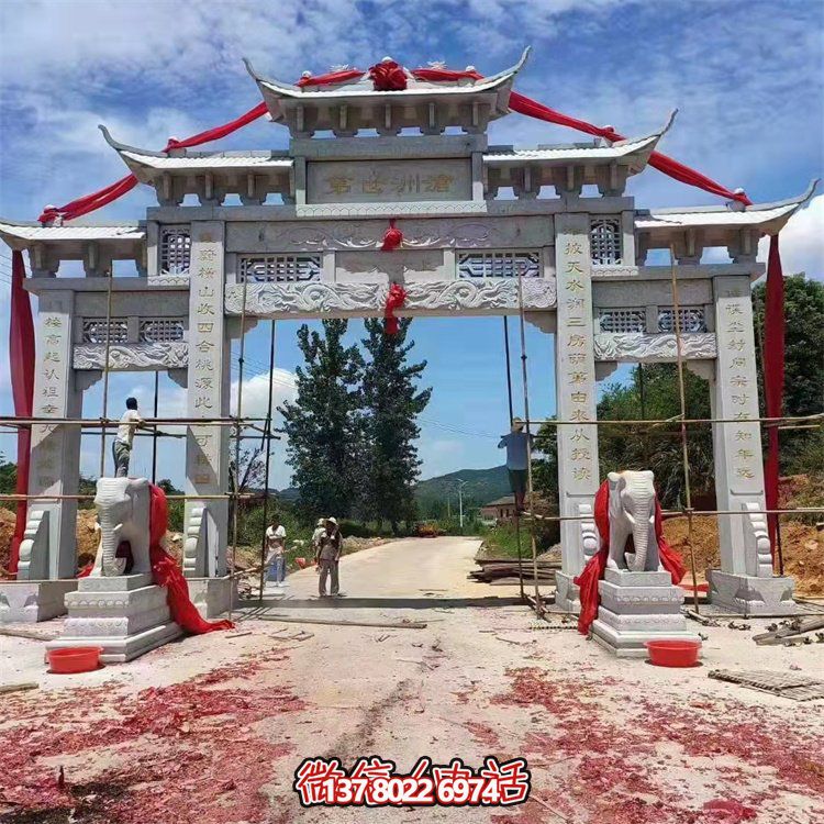 集道路四柱、花崗巖、花崗石雕和牌樓于一體的精美絕倫藝術(shù)品