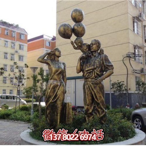 玻璃鋼仿銅人物雕塑，讓您的小區(qū)環(huán)境更加完美！