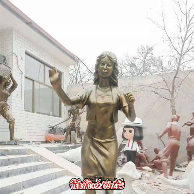 仿銅雕塑玻璃鋼抽象人物，為公園戶外裝飾