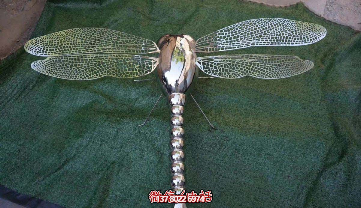 不銹鋼蜻蜓雕塑，點(diǎn)綴小區(qū)售樓部鏤空裝飾
