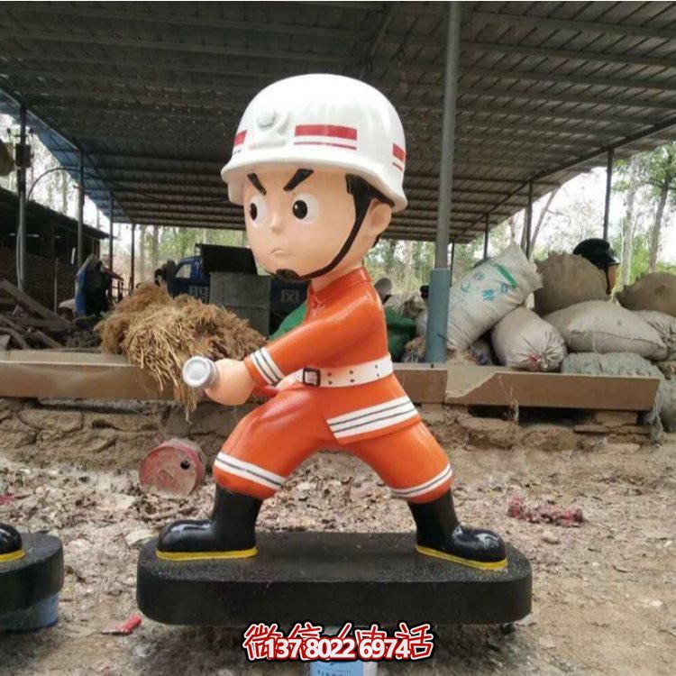 消防英雄銅雕塑像，為廣場添彩