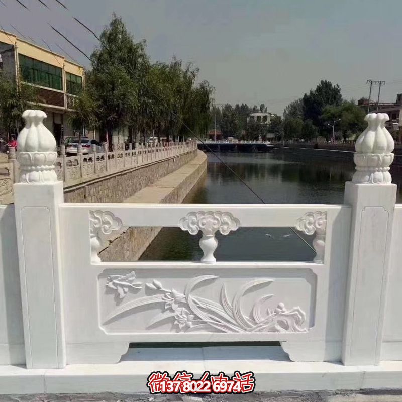 護(hù)城河精美石橋浮雕、漢白玉蘭花欄桿