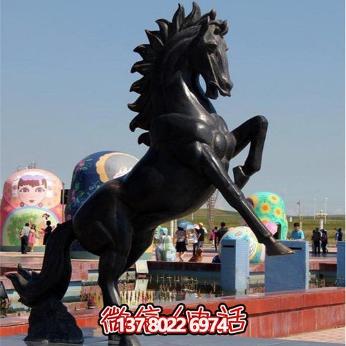 大型仿銅馬玻璃鋼雕塑，為廣場景觀增添無限精彩