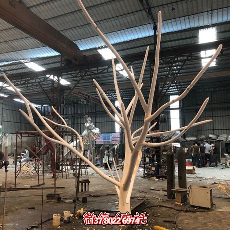 大型玻璃鋼雕塑，給酒店裝飾帶來創(chuàng)意景觀