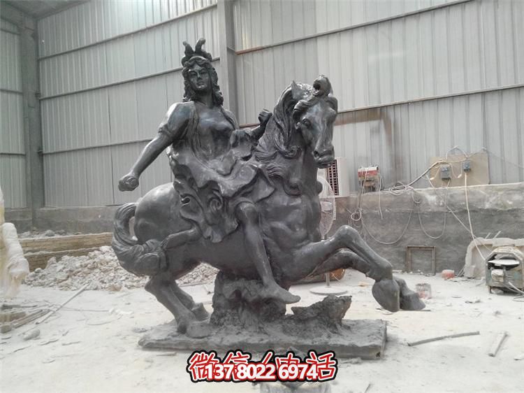 超越傳統(tǒng)，探索未知的玻璃鋼騎馬擺件