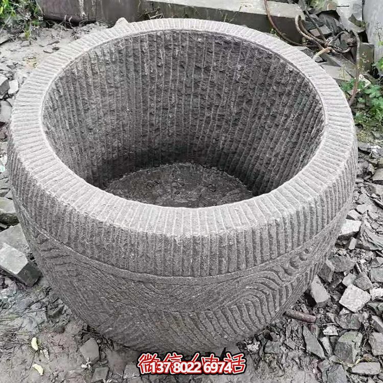 古老石槽，精致圓形養(yǎng)魚(yú)水缸
