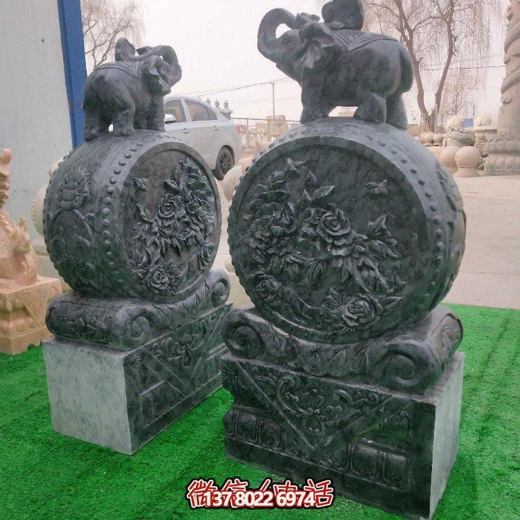 抱著鼓石雕塑，點(diǎn)綴青石庭院門口
