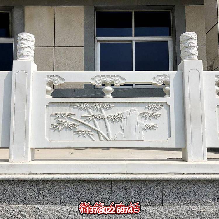 精致古典庭院雕飾浮雕石柱、欄桿、欄板，營(yíng)造溫馨園林
