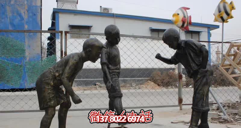 玻璃鋼仿銅雕塑陀螺，為兒童街邊提供歡樂(lè)玩耍