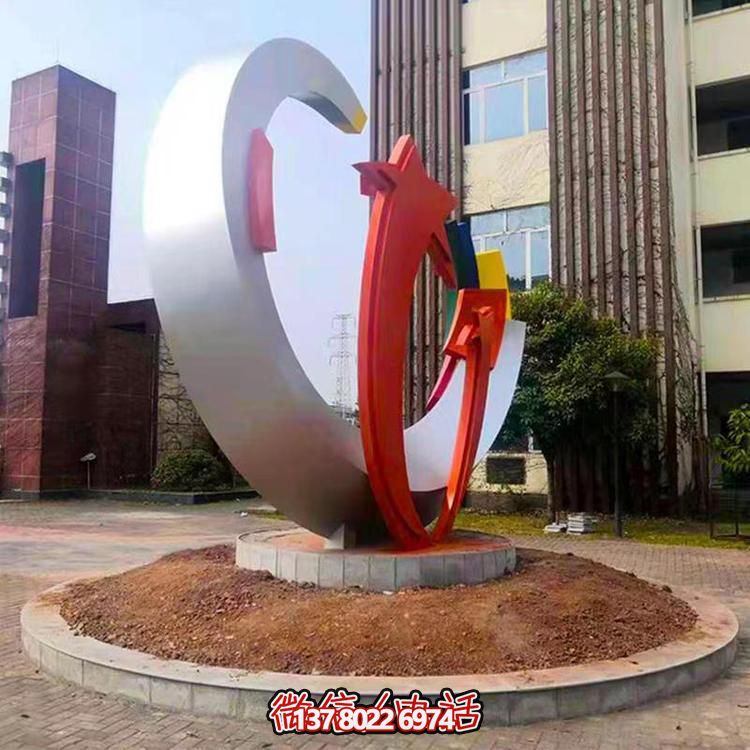 精致不銹鋼月牙雕塑，打造現(xiàn)代都市景觀