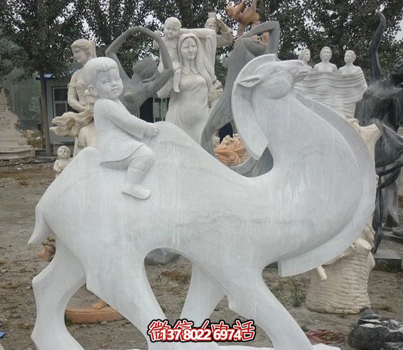 漢白玉駱駝雕塑，點(diǎn)綴公園里的抽象風(fēng)情