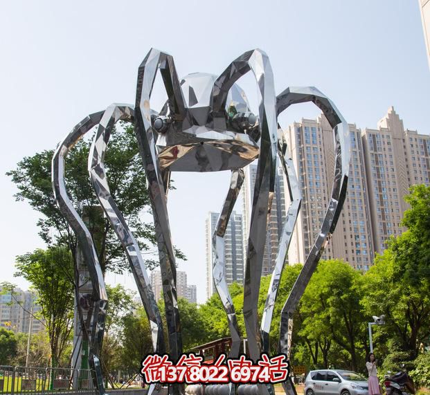 不銹鋼長腿螃蟹雕塑，為公園增添創(chuàng)意裝飾
