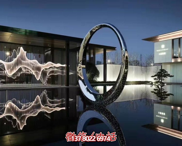 不銹鋼圓環(huán)雕塑，點綴園林別墅水池